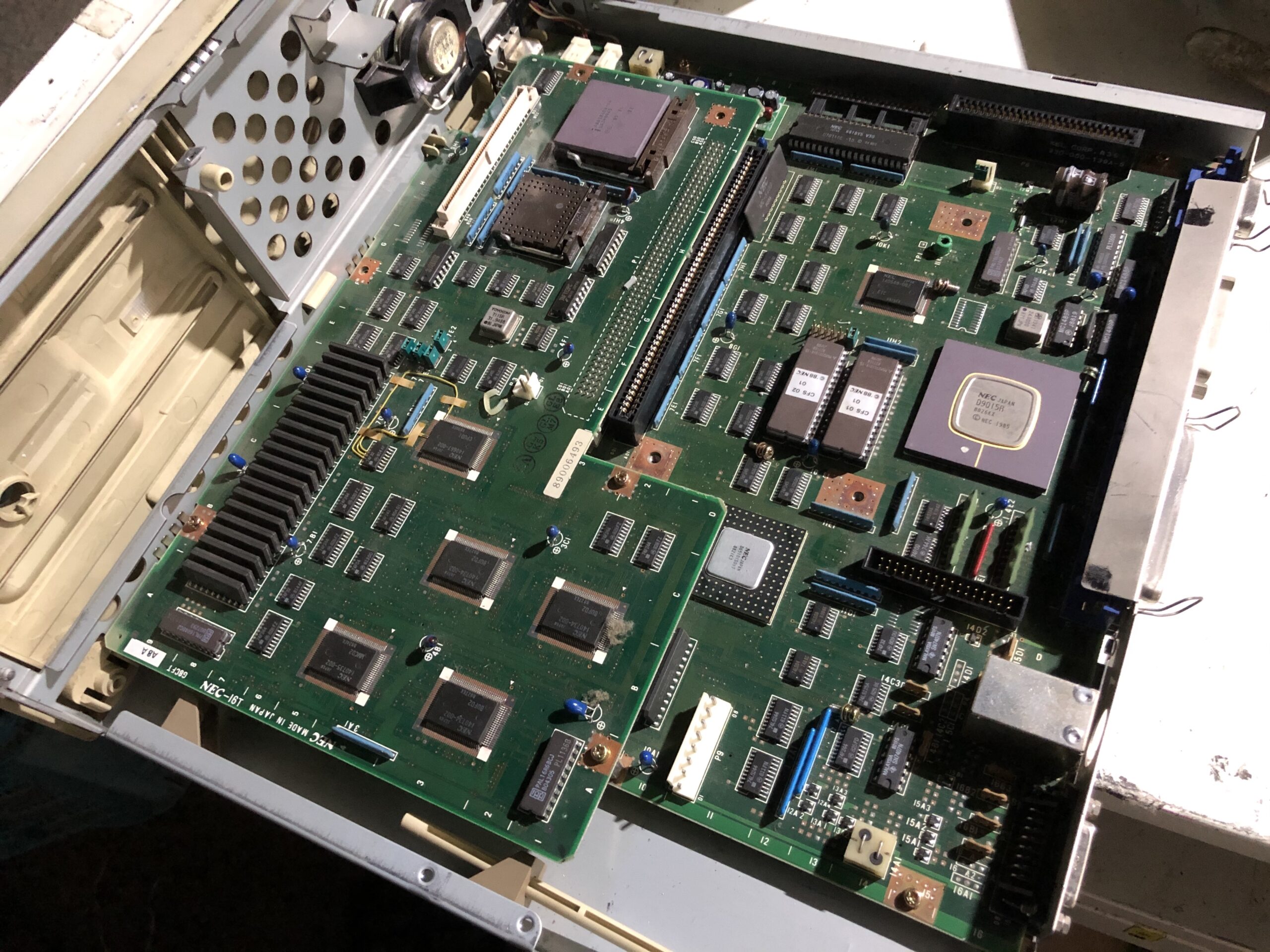 PC98シリーズ等の古いデスクトップPCにS基板があります。ただし、CPUセラミックが無いものはS基板にはなりません。