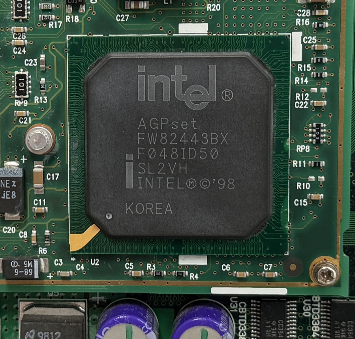 デスクトップPCのマザーボードは鉄やコンデンサ等の異物が多いので別項目(マザーボード上)になります。